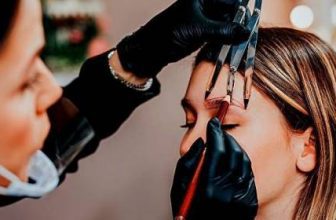 microblading eyebrows