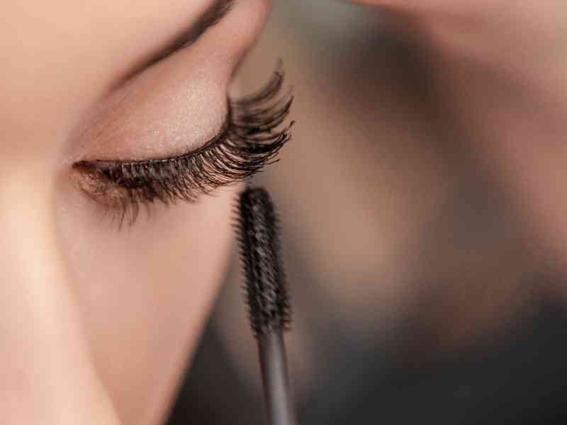 Home-Made Mascara Without Charcoal
